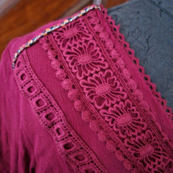 Miss Me Womens Crochet Accent V-Neck Blouse Small Viscose & Cotton Burgundy - Picture 6 of 8